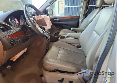 2015 Chrysler Town & Country Touring z USA, uszkodzony, nr VIN 2C4RC1BG4FR694740